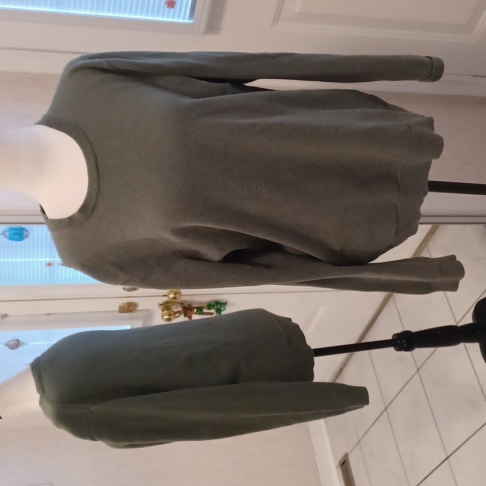 4/$40 Green Knit Sweater - Size Medium
